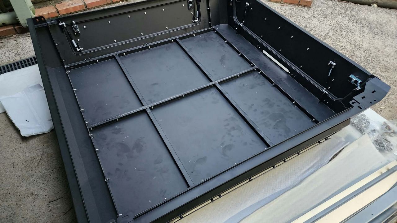 canopy tray with false-floor frame